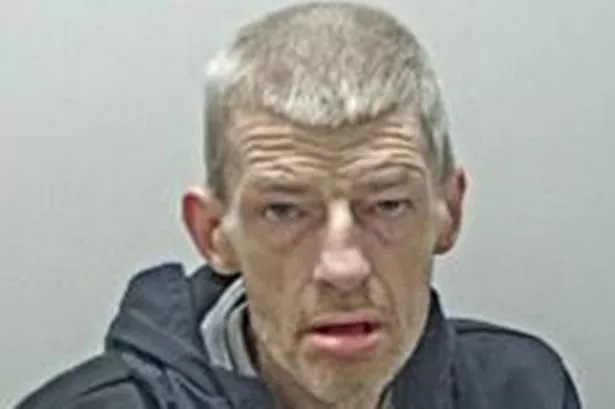 Police hunt wanted man over heroin supply and breaching court warrant