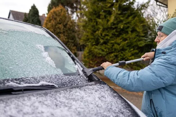 Car de-icing gadget on sale for £6 promises to speed up your frosty morning routine