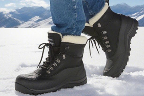 Waterproof boots hailed ‘warmest and comfiest’ plummet to half price during wet weather