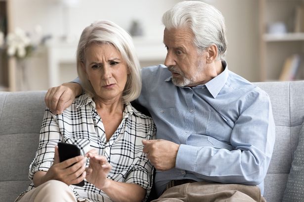 Lloyds Bank ‘send us a message’ alert over £200 bonus payments