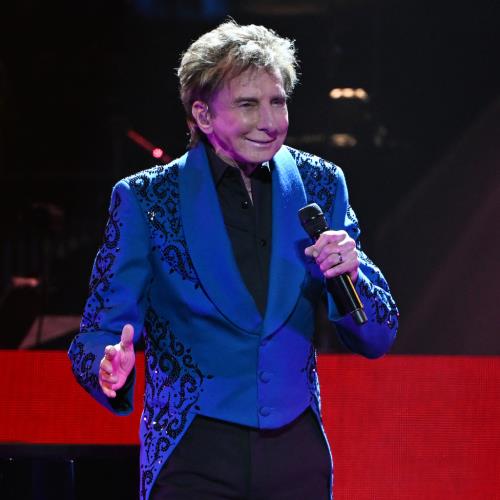 Barry Manilow shares update on lung cancer ‘agony’