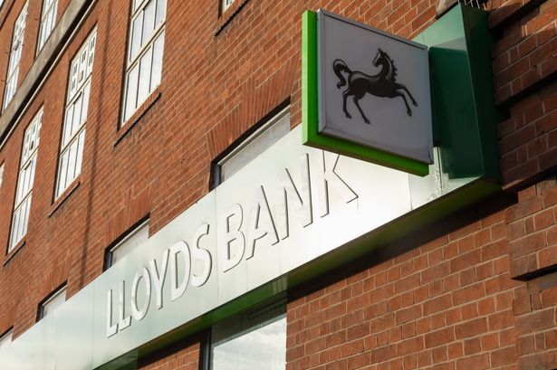 Lloyds Bank and Barclays offer £200 ‘bonus’ schemes – ‘do not miss a step’