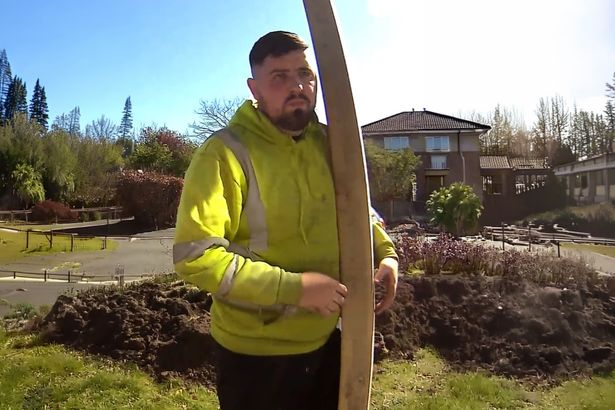 Rogue roofer scammed customers for thousands after answering Bark and MyBuilder requests
