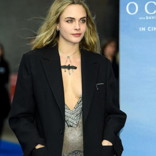 Cara Delevingne signs deal with Warner Music