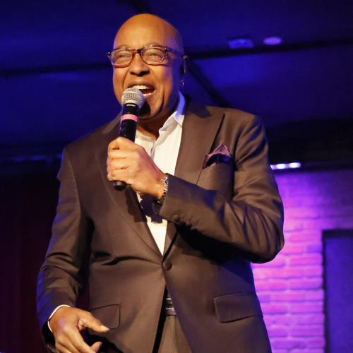 Peabo Bryson suffers stroke