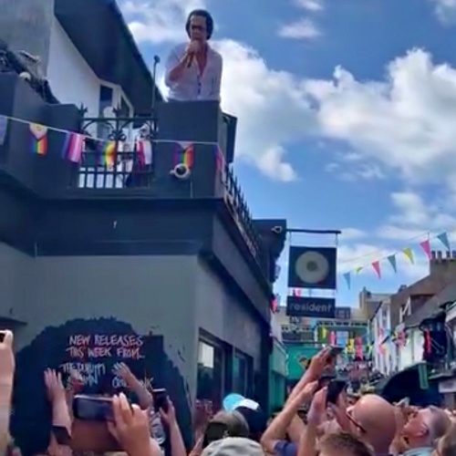 Nick Cave & The Bad Seeds perform surprise rooftop set at resident ahead of Brighton show