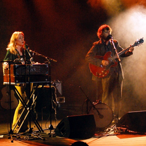 Johnny & Lillie Flynn announce new collaborative album Beam Cottage